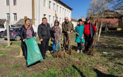 РС Разград засади 40 дръвчета в Дома за възрастни в с. Ловско